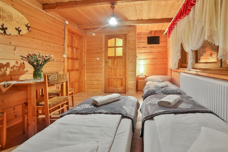 Standard Triple Room image 2