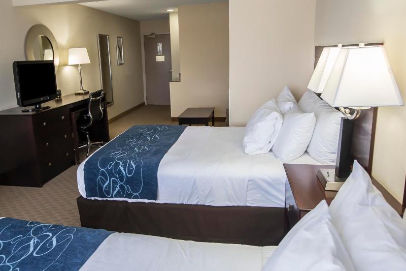 Double Suite with Two Double Beds image 4