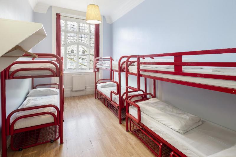 Bed in 6-Bed Mixed Dormitory Ensuite image 3