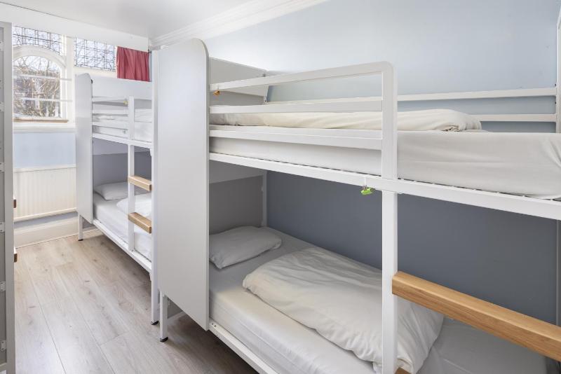 Bed in 6-Bed Mixed Dormitory Basic Ensuite (18–40 years) image 3