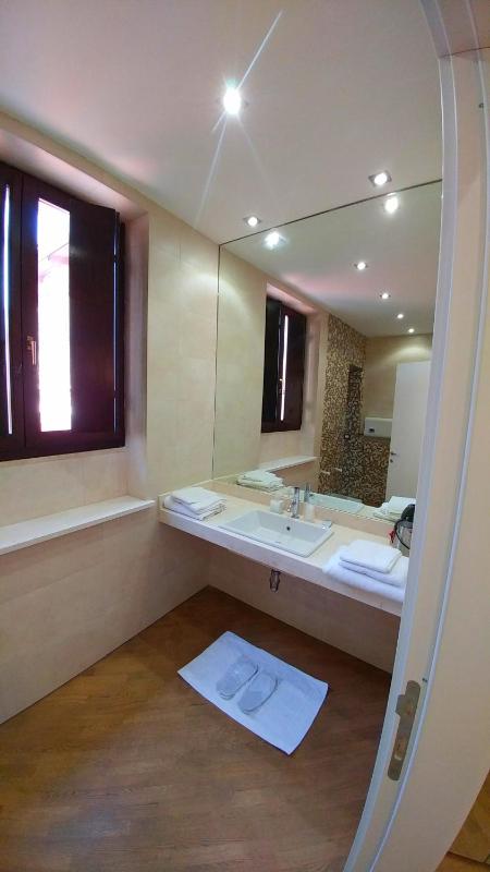 Junior Suite with Balcony image 3