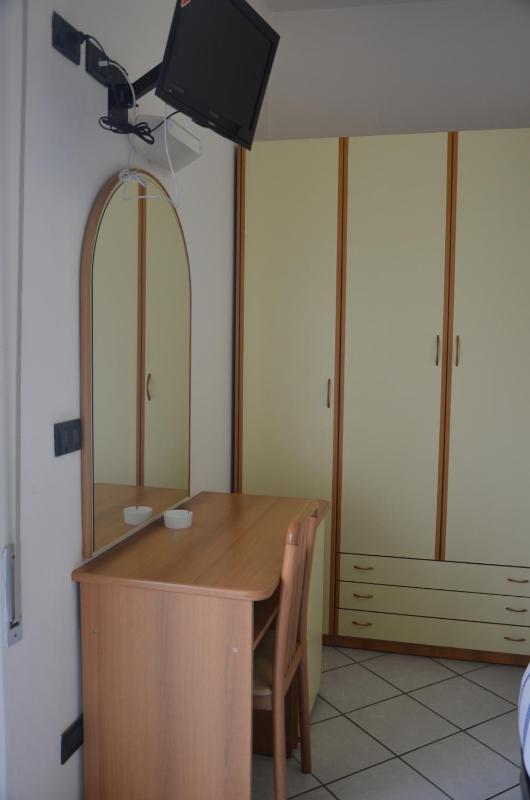 Triple Room with Balcony image 3