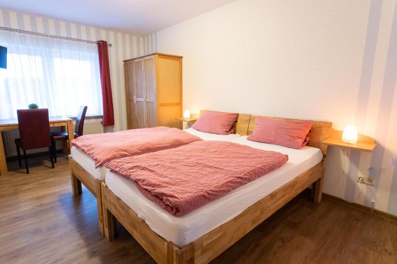 Standard Twin Room with Garden View image 2