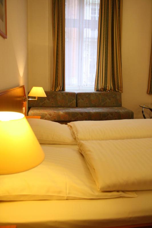 Triple Room image 2