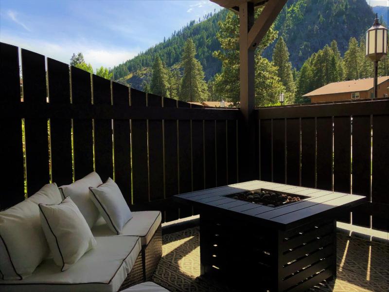 Superior King Room with Patio image 3