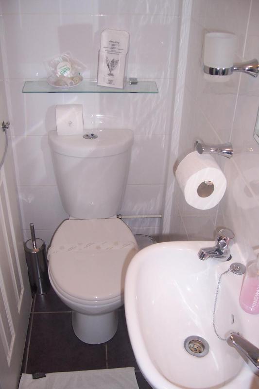 Double Room - First Floor image 2