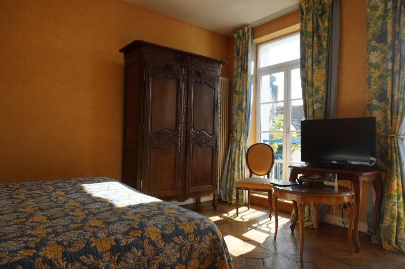 Deluxe Double Room image 1