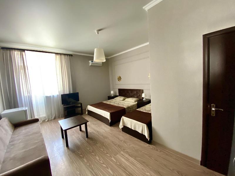 Quadruple Room with Balcony image 2
