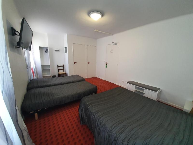 Quadruple Room with Bath image 4