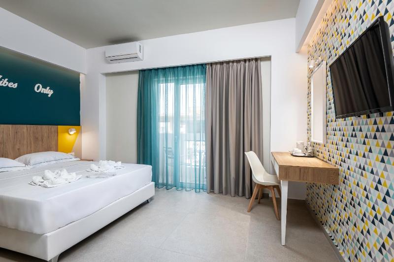 Double or Twin Room image 4
