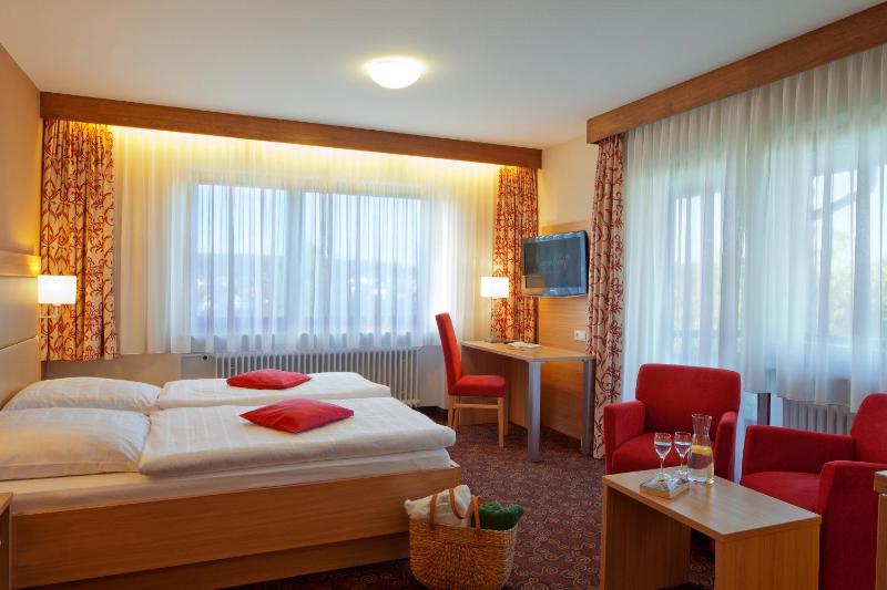 Comfort Twin Room image 1