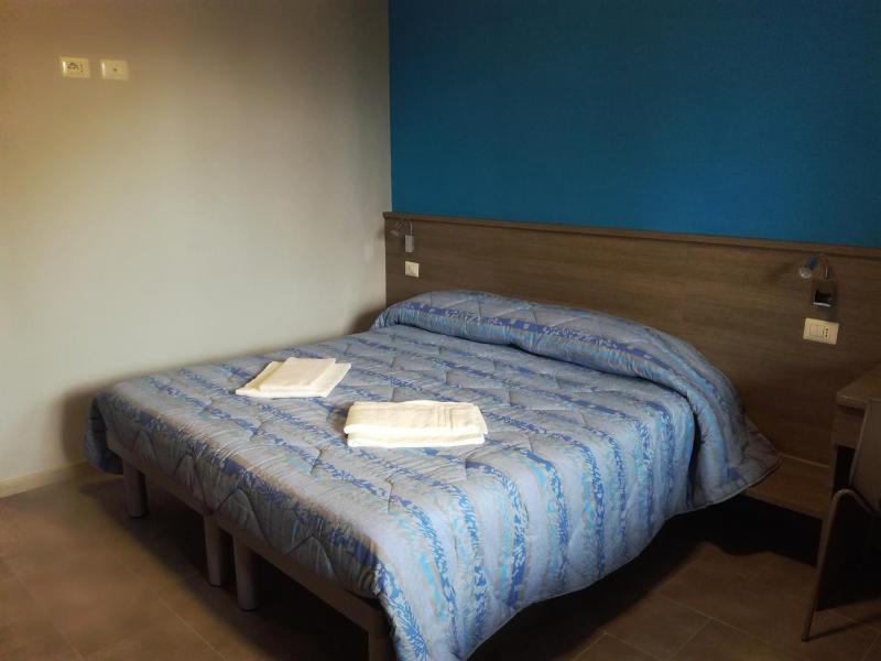 Standard Double or Twin Room image 3