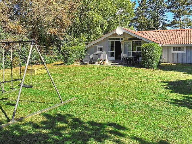 Three-Bedroom Holiday Home  image 3