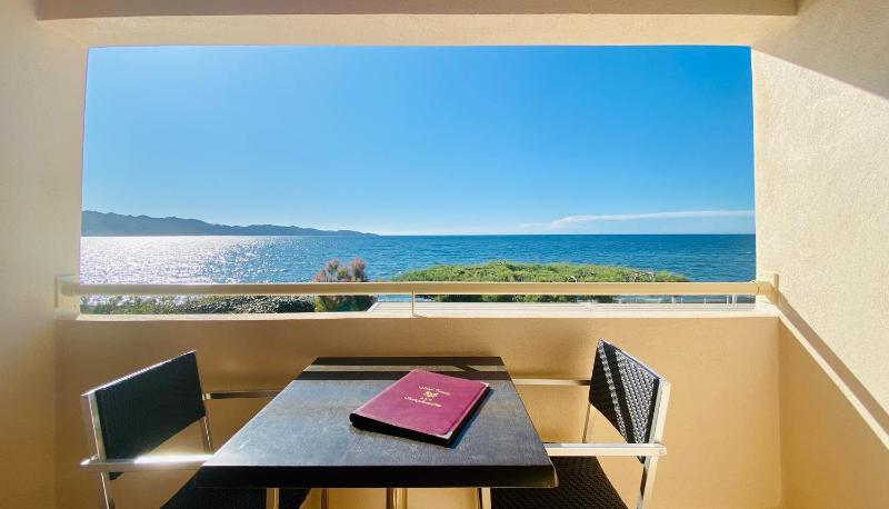 Standard Double Room with Sea View image 4