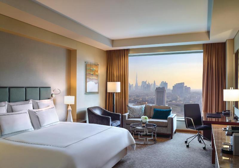 Classic King Room with free beach access image 3