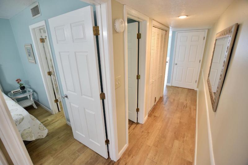 One-Bedroom Apartment image 3