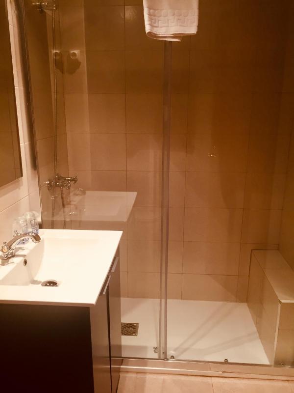 Economy Double or Twin Room image 2