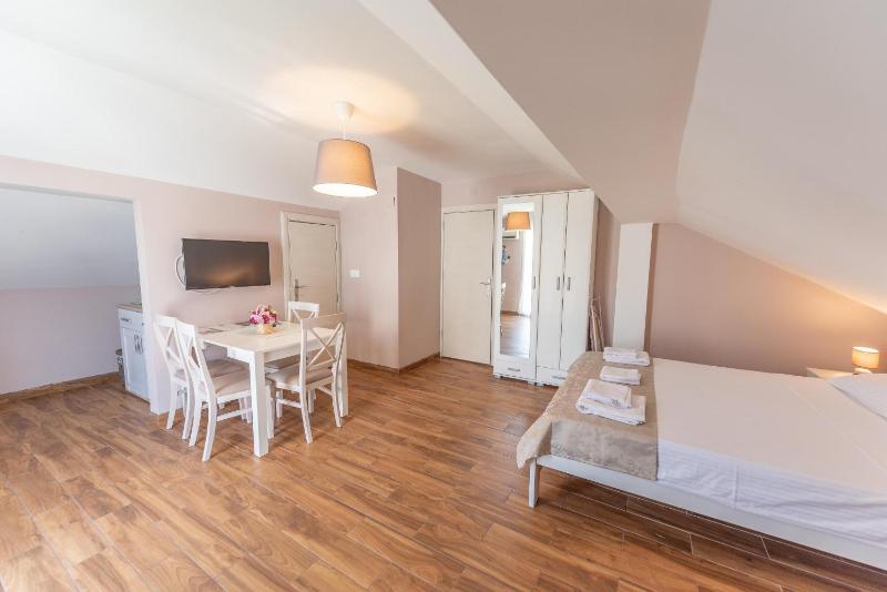Standard Apartment image 3