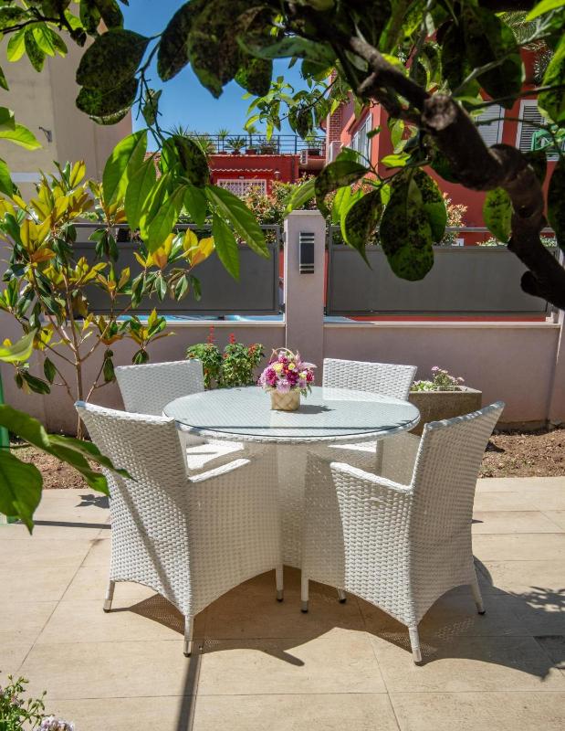 Apartment with Garden View image 3