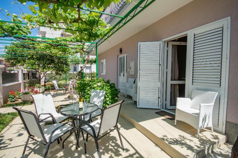 Apartment with Garden View image 2