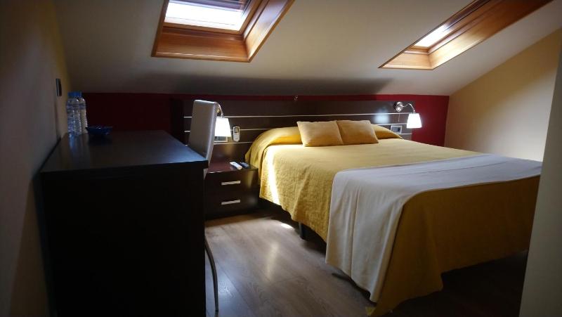 Queen Room image 1