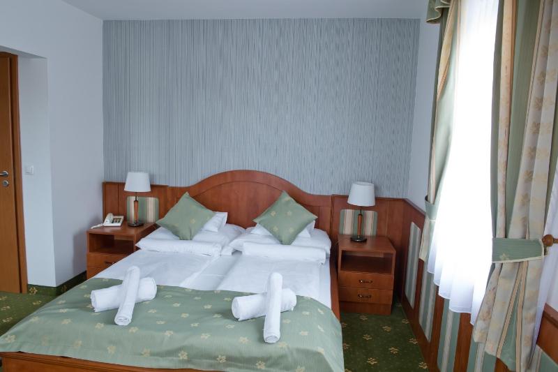 Standard Queen Room image 2