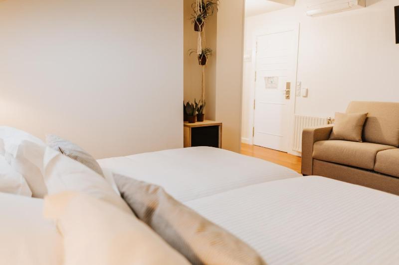 Triple Room (2 Adults + 1 Child) image 4