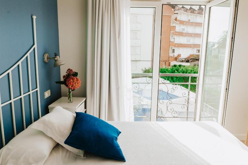 Triple Room (3 Adults) image 2