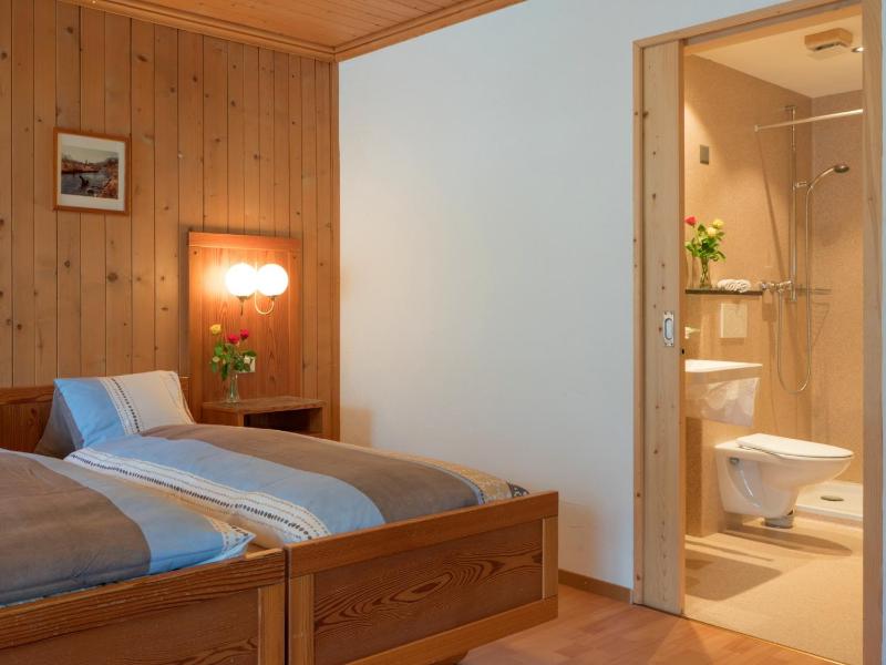 Twin Room image 3