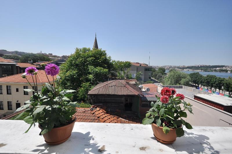 Triple Room with Balcony image 3