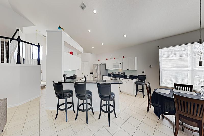 Six-Bedroom House image 2