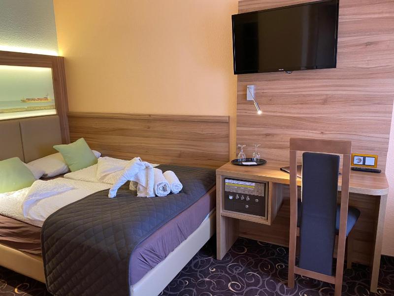 Small Double Room image 1