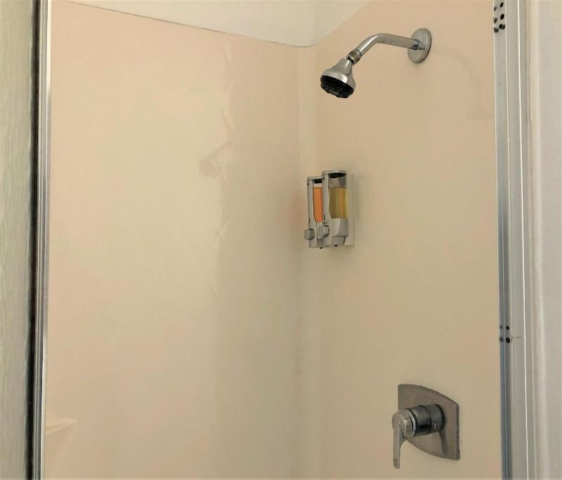 Queen Room - Non-Smoking image 3