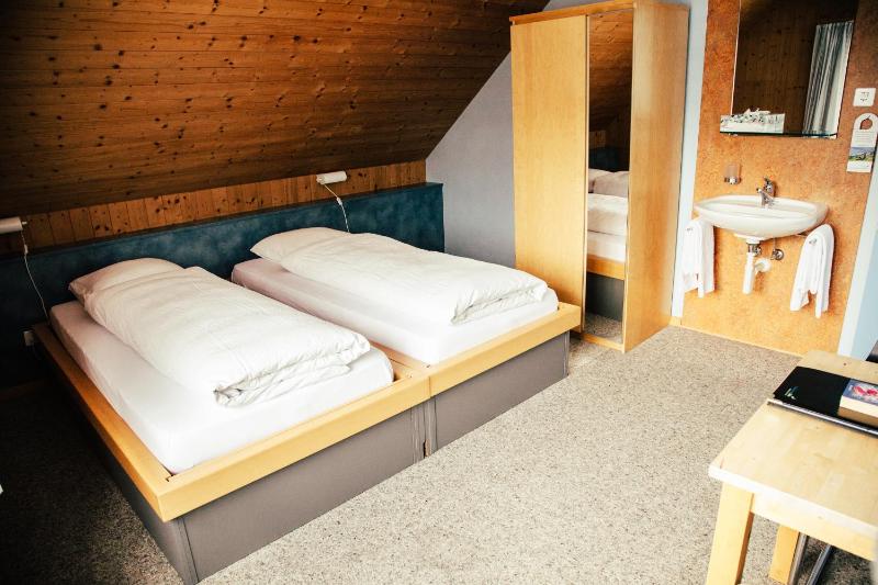 Budget Double Room with Shared Bathroom image 3