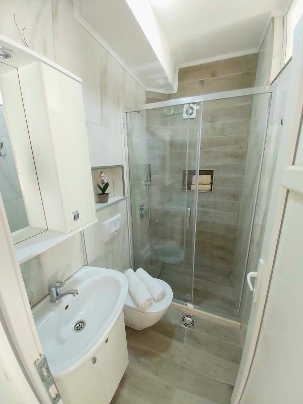 Double Room with Balcony and Sea View image 4