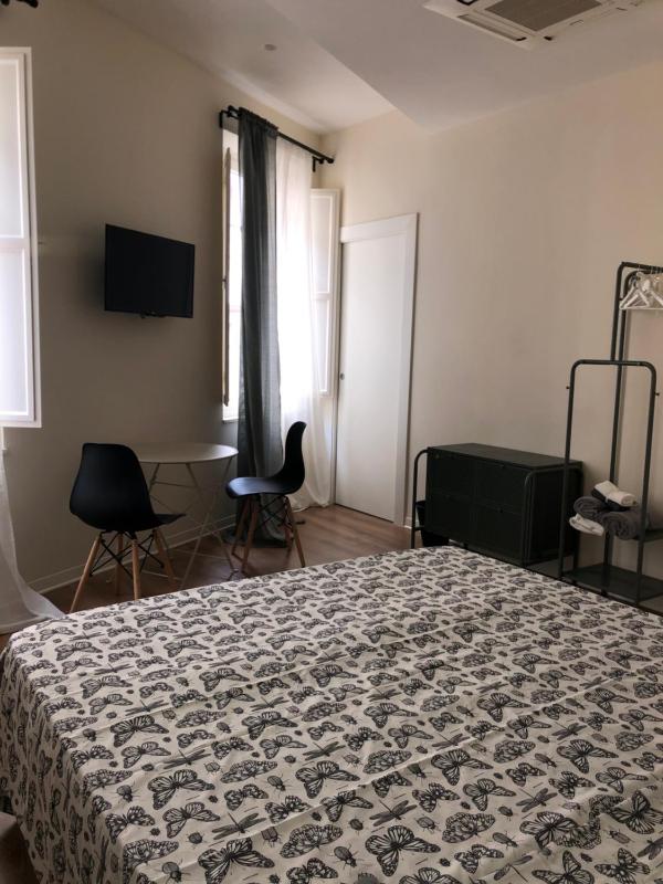 Double Room image 4