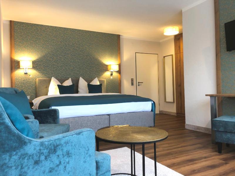 Premium Double Room image 3