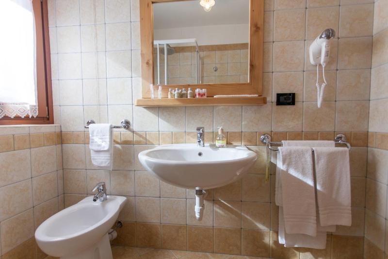 Deluxe Double Room with Balcony and Mountain View image 2