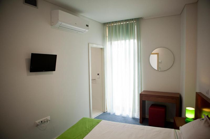 Double Room image 2