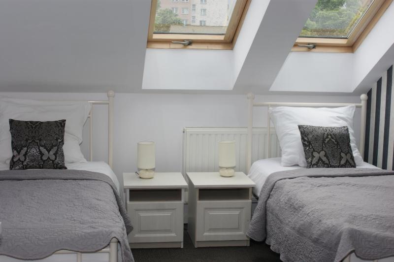 Single Room with Bathroom image 1