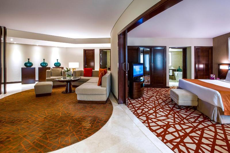 Executive Suite with Lounge Access image 3