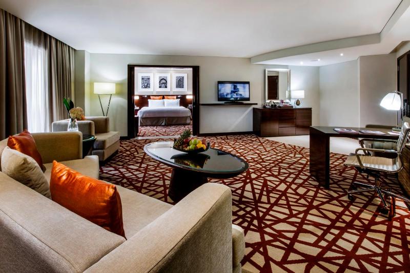 One-Bedroom King Suite - Lounge Access image 1