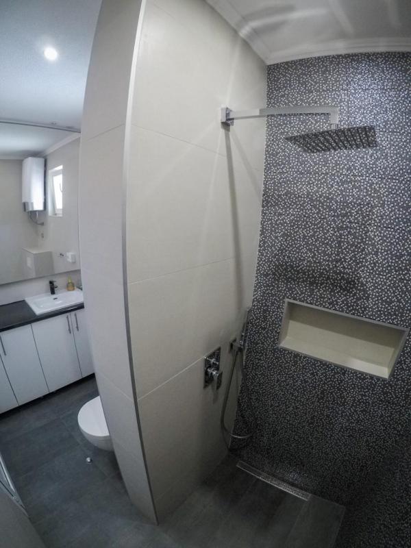 One-Bedroom Apartment image 4