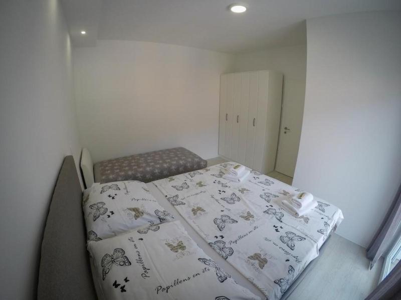 One-Bedroom Apartment image 3