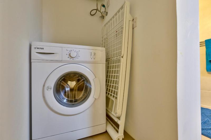 Charming Valletta 1BD Apartment off Republic Street - image 15