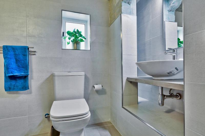 Charming Valletta 1BD Apartment off Republic Street - image 14