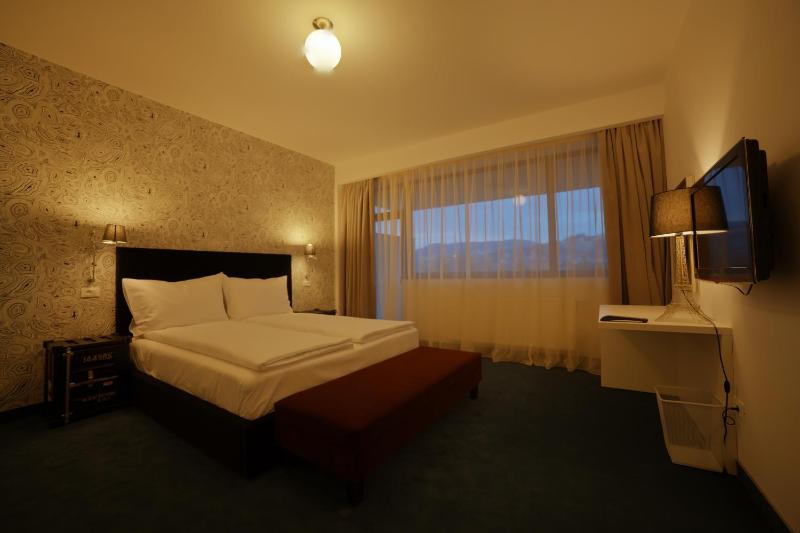 One-Bedroom Apartment image 3