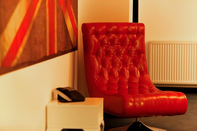 One-Bedroom Apartment image 4
