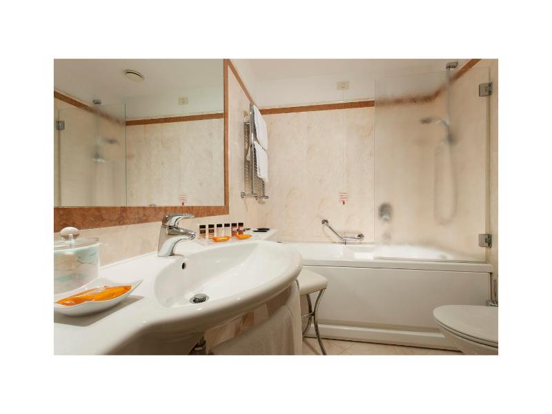 Double Room (1 Adult) image 2