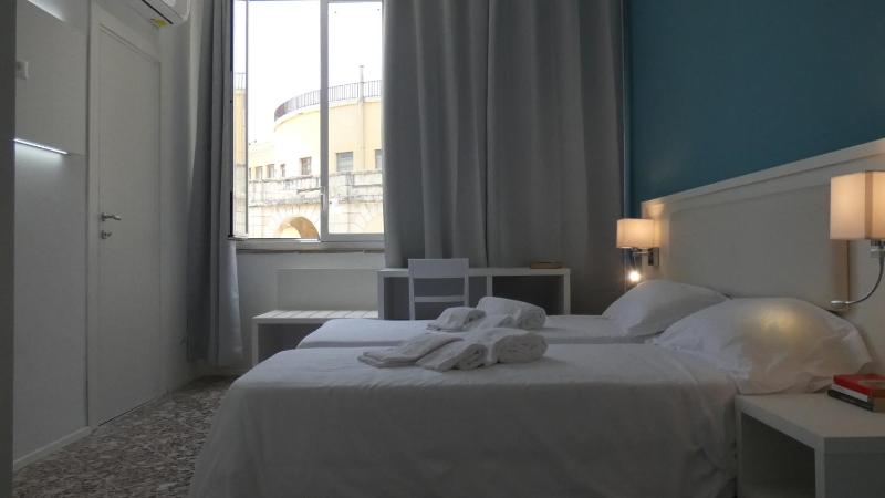 Deluxe Double or Twin Room image 3